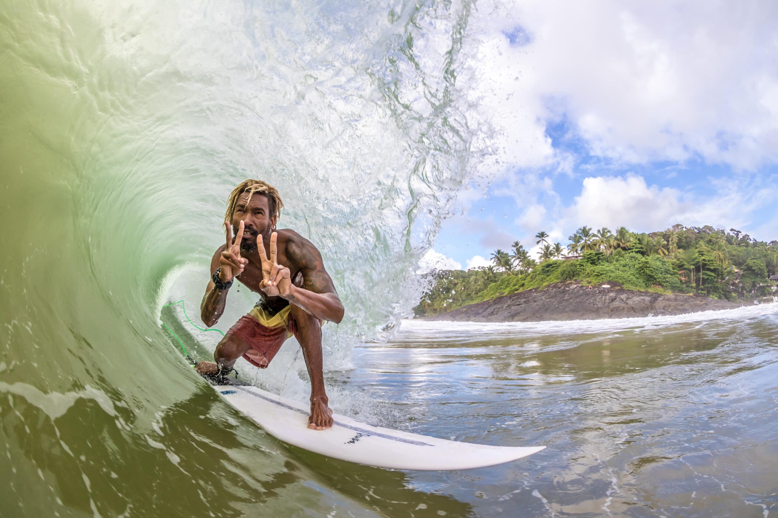 Praia da Tiririca, palco de campeonatos internacionais de surf, recebe a primeira etapa do Baiano de Surf 2024 - Diga Bahia